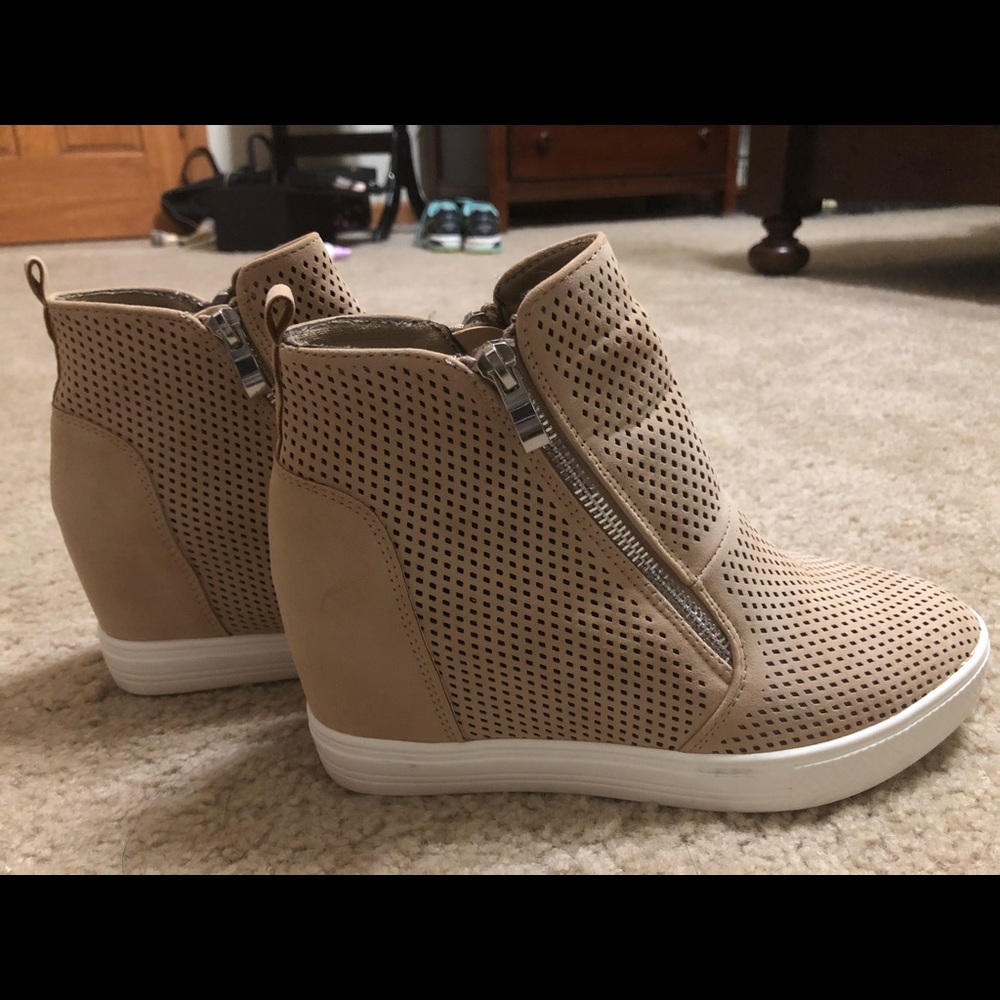 Wedge sneaker